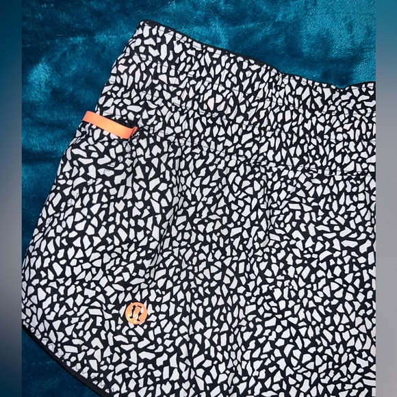 LIKE NEW LULULEMON Lululemon Surf Short II Black / Miss Mosaic Black - Picture 4 of 13